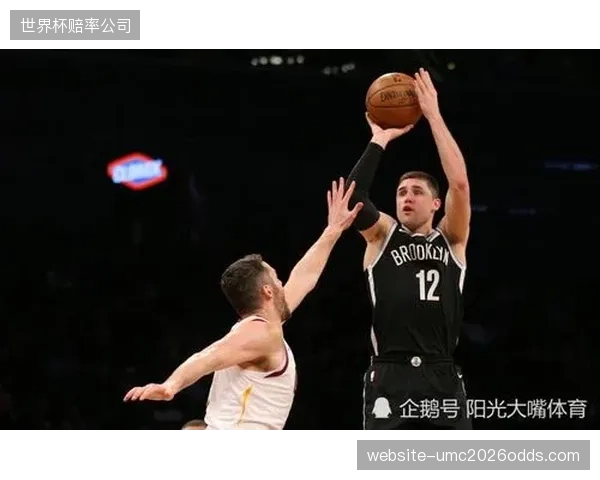 穆尼奥斯在攻防两端表现均衡，他的纪律控制对稳固右路防线至关重要。